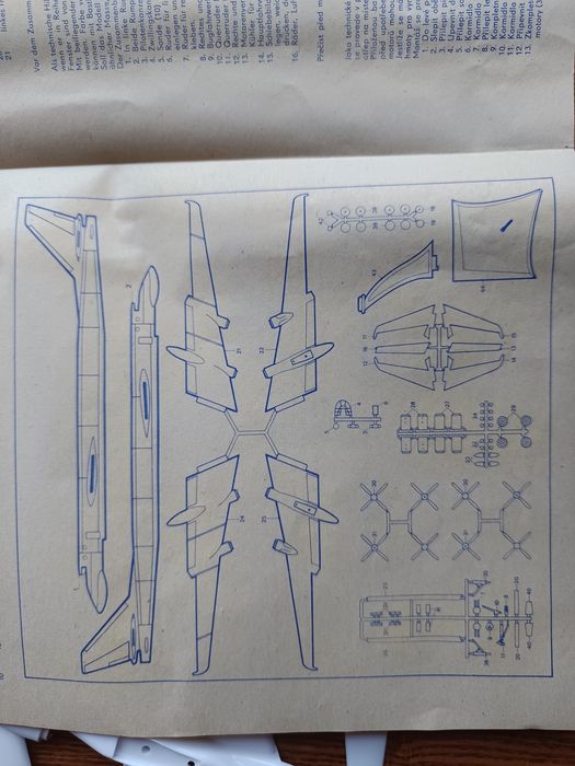 Сборная модель самолёта TU-20 Plasticart 1/100