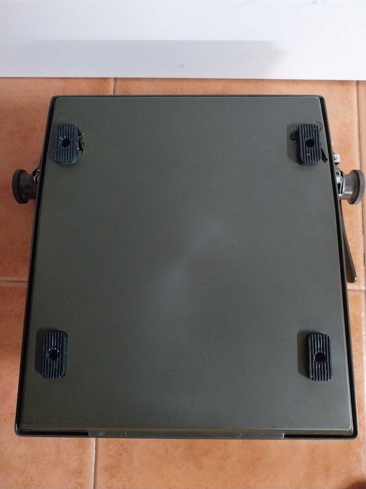 Máquina de Escrever Antiga - Capri