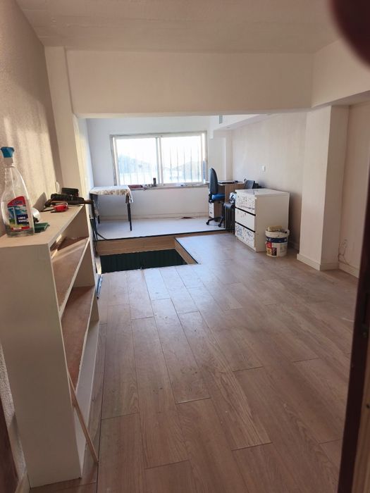 Garagem + escritório independente