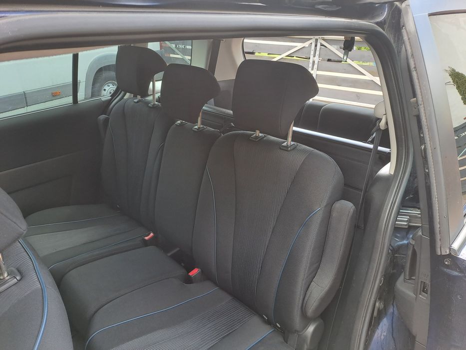 Super auto mazda 5  20 B * 7 foteli