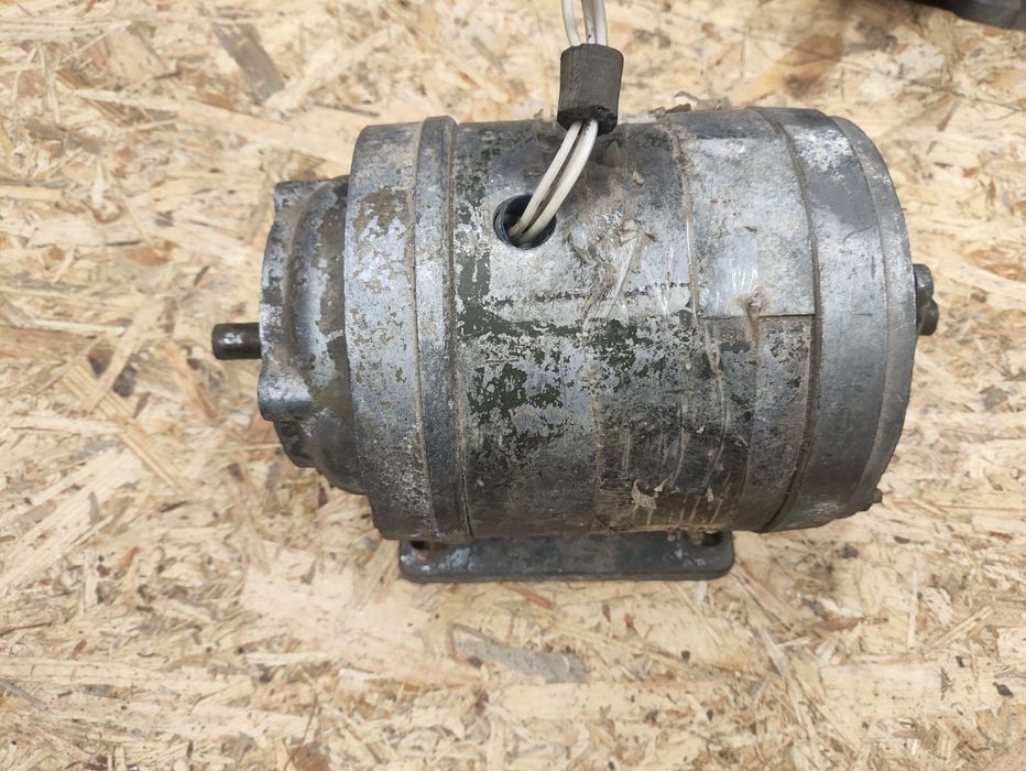 Елетродвигун ,мотор 220/380