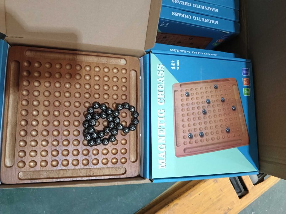 Настільна гра Магнітні шахи/Магнітний бій для дітей та дорослих дерево