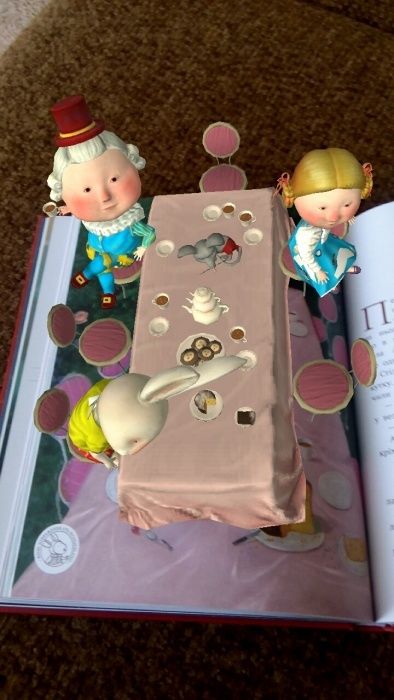 Книга Алиса в Зазеркалье, оживающие картинки