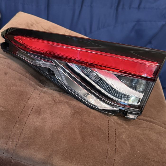 Правий стоп фонать ліхтар у ляду права фара Corolla 2022 E21