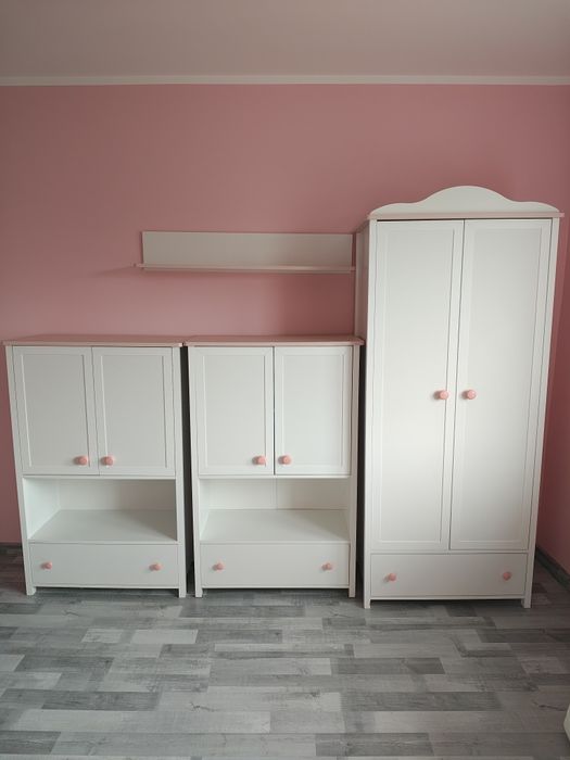 Duży komplet mebli dziecięcych