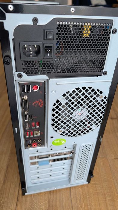 komputer stacjonarny - proc intel, 100% sprawny, bez HDD