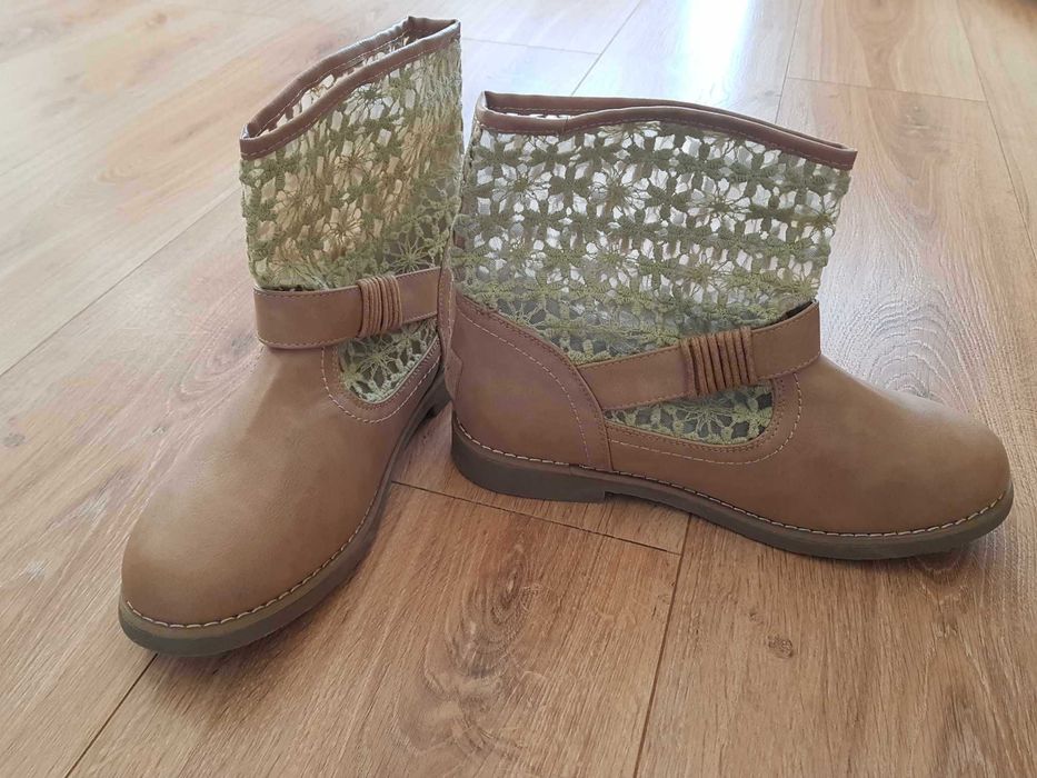 Kozaki / Botki ażurowe skóra 39