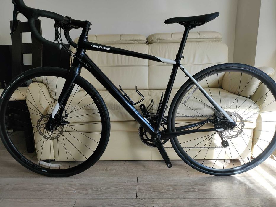 Cannondale synapse disc tiagra M 54 rower szosowy sztywneosie tarcze gravel