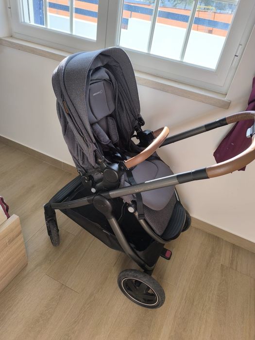 Carrinho de bebé Bébé Confort Adorra.