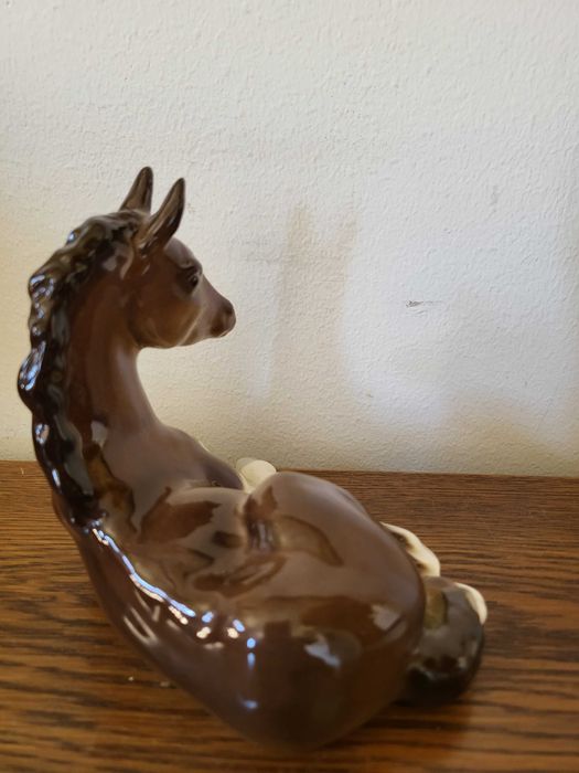 Porcelanowa figurka źrebaka Lomonosov, koń