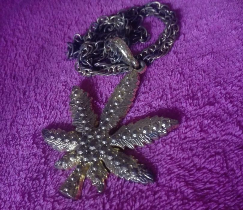 Colar.              .