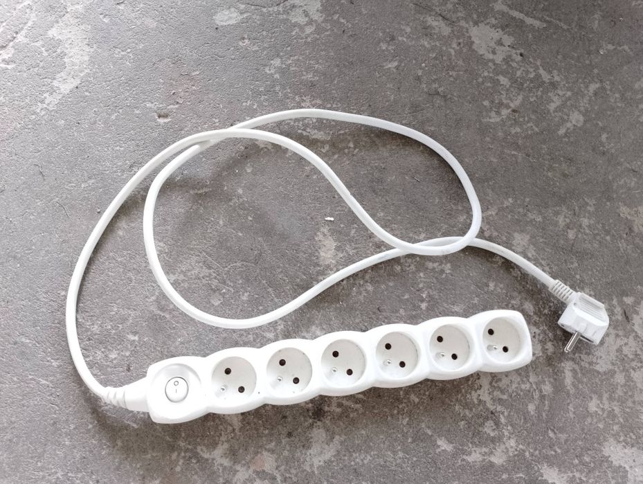 Przedłużacz 6 gniazdowy