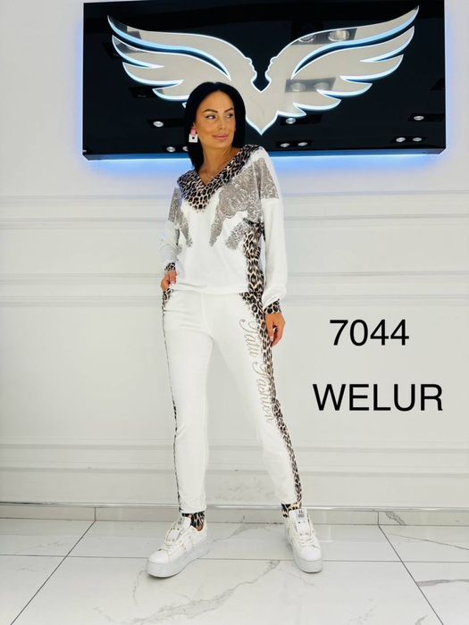 TATU  dres damski welur bialy L nowy