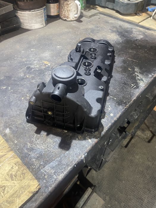 Ауди Q7 клапанная крышка