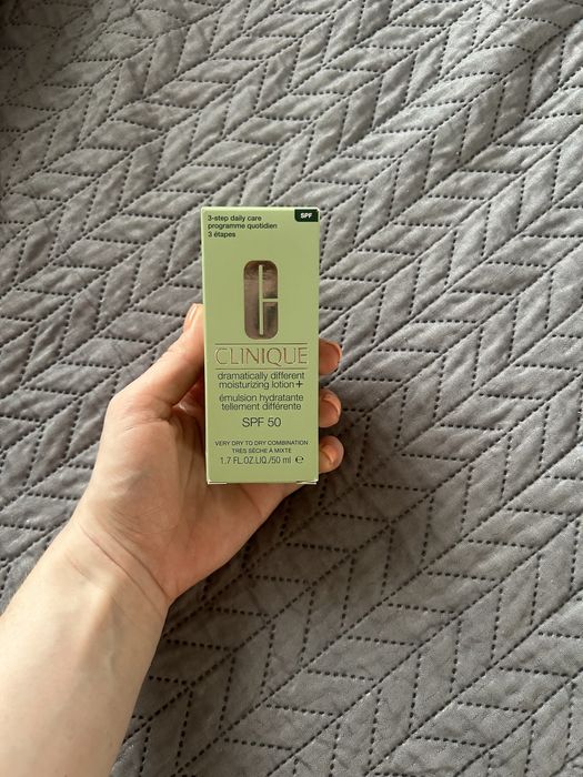 Clinique dramatically different moisturizing lotion krem nawilżający spf 50, 50 ml