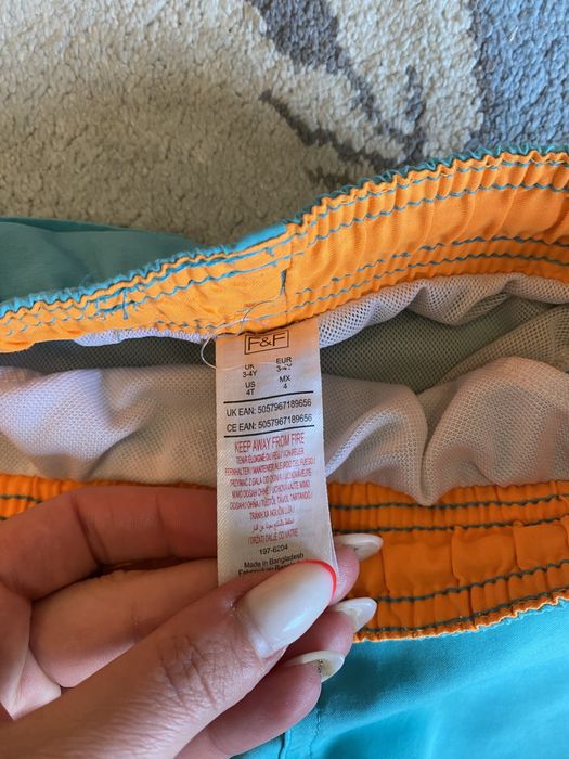 Kąpielówki Decathlon r. -104 cm na 3/4 lata