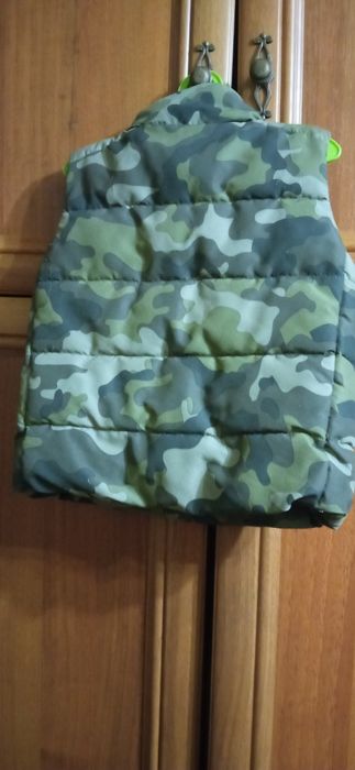 SALE!!!  жилет на синтепоне на зиму 3-4 года