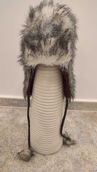 Czapka futrzana z pomponami