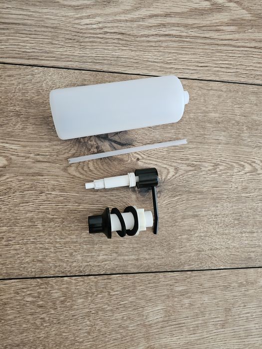 Podajnik płyn do zmywania do zlewu