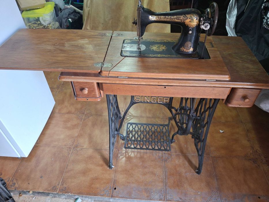 Maquina costura antiga