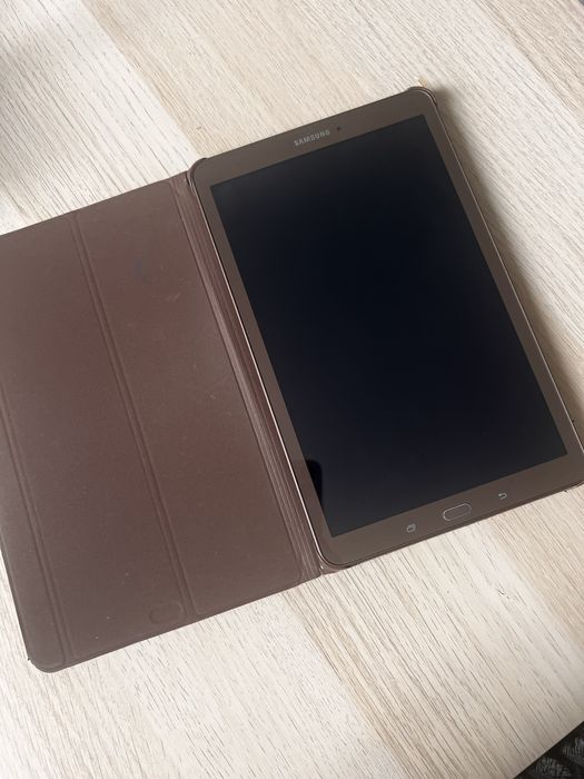 планшет Samsung Galaxy Tab E T561