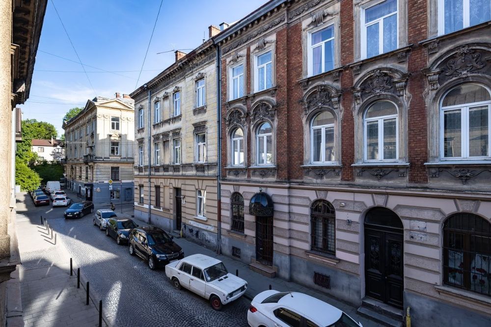 Продаж квартири з дизайнерським ремонтом в новобудові  по вул.І.Франка