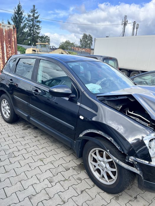 Nissan Qashqai J10 2.0 benzyna 2008 – cały samochód na części, po kolizji