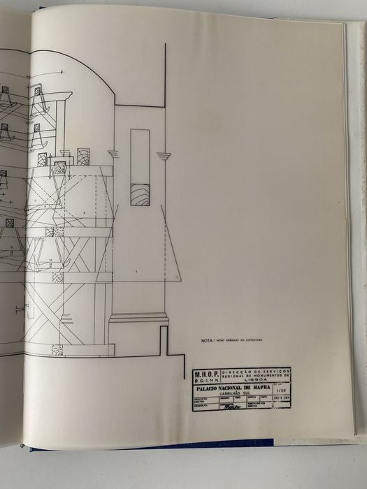 Livro Os Carrilhões de Mafra - Palácio Nacional de Mafra.