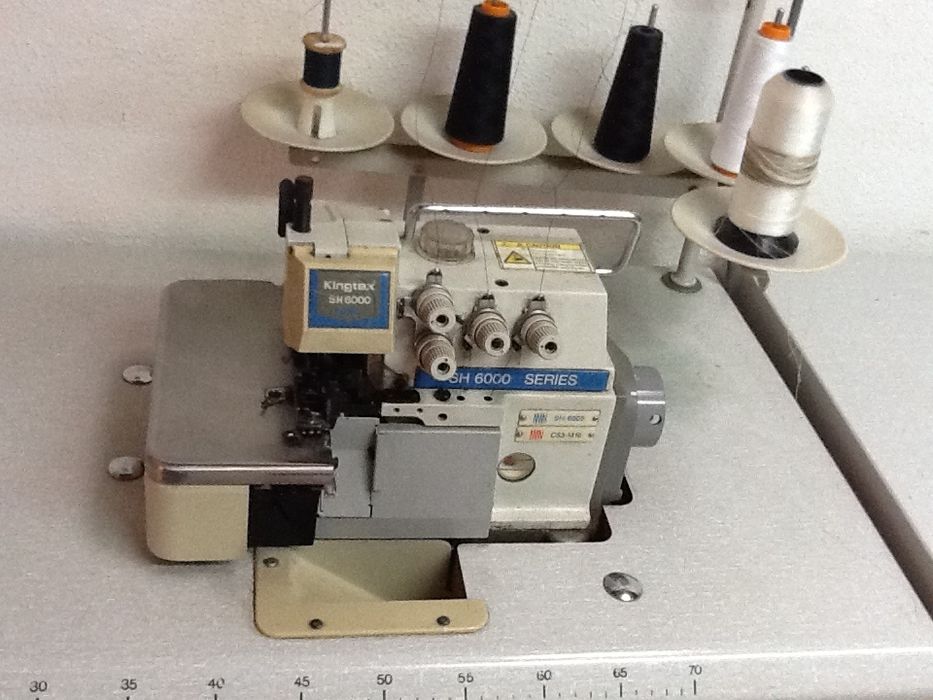 Máquina corte e cose
