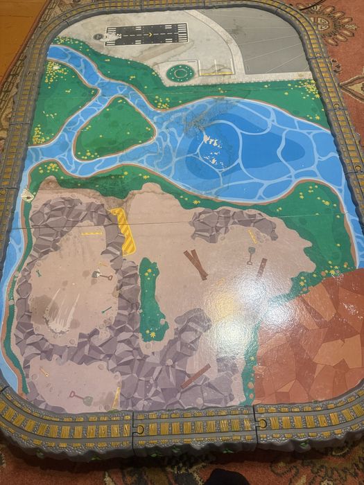 Продам стіл з залізницею kidkraft