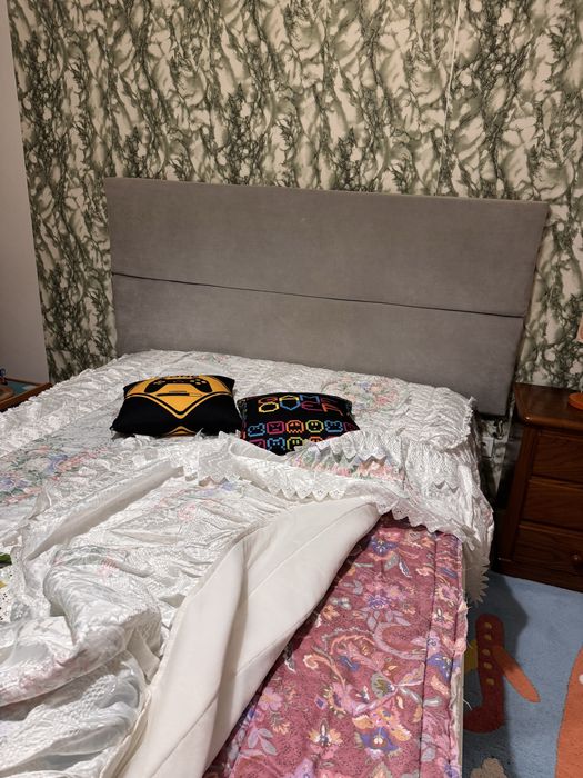 Cama de casal  com Cabeceira / Cama 2.00 Por 1.40 largura