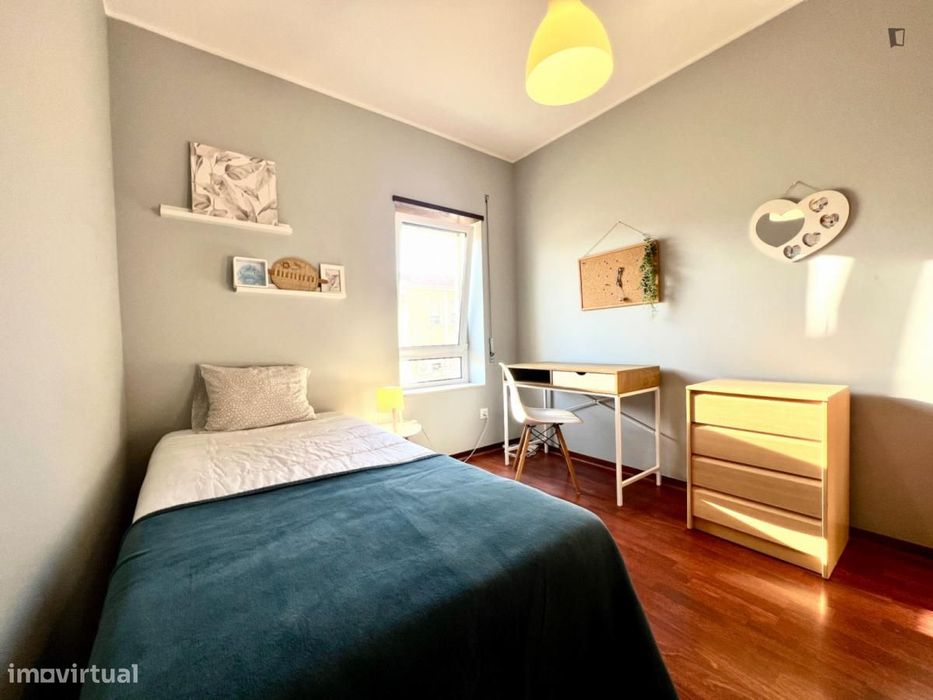 Quarto - localizado em Olivais Coimbra