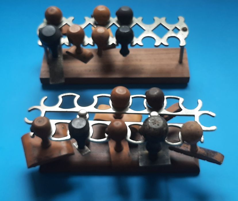 Conjunto de 5 raros suportes para carimbos em arte nova
