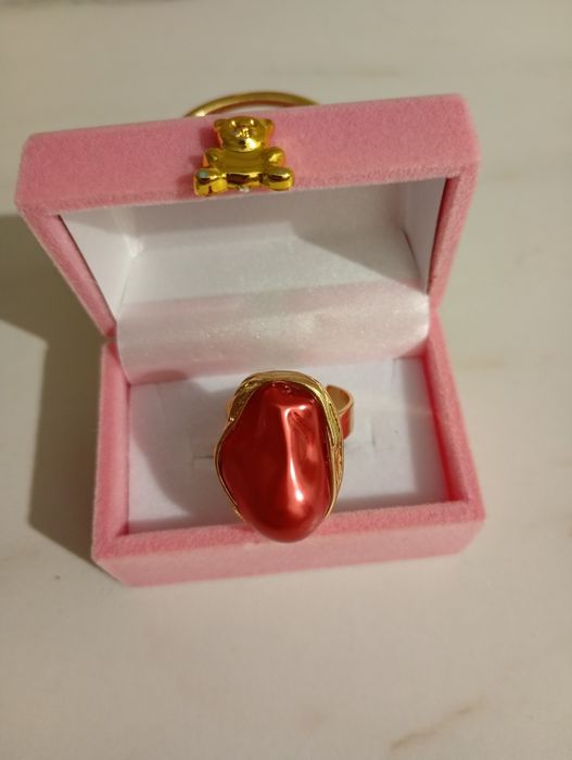 Pierścionek złoty ze sztuczną perłą