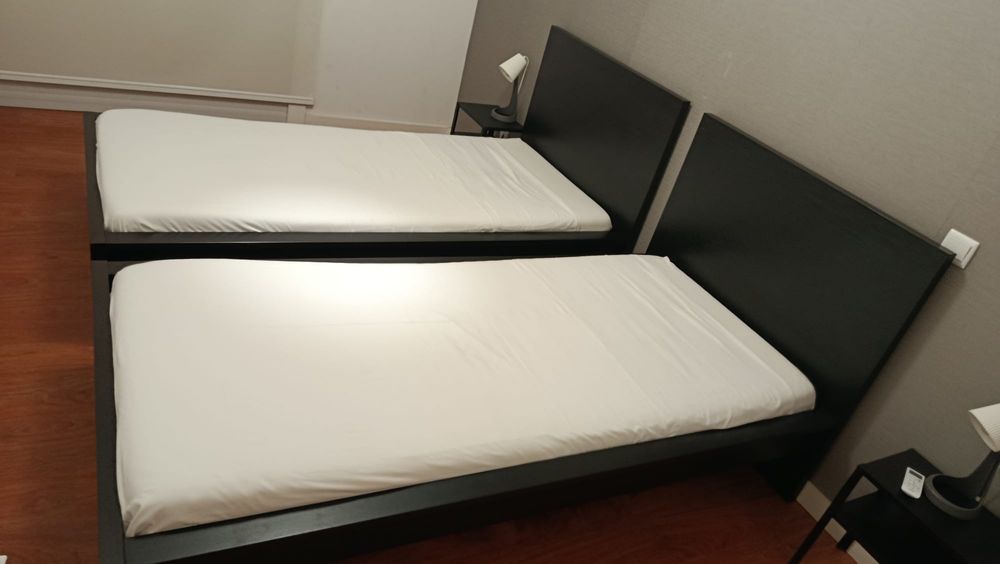Cama individual com colchão x2
