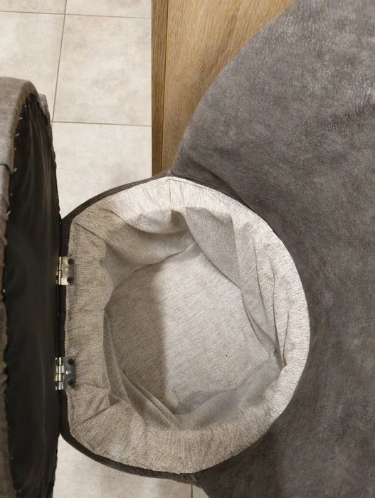 Stolik kawowy wraz z pufami