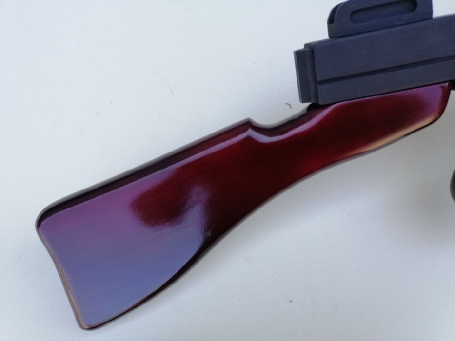 Томпсон пістолет-кулемет , дерев'яний макет