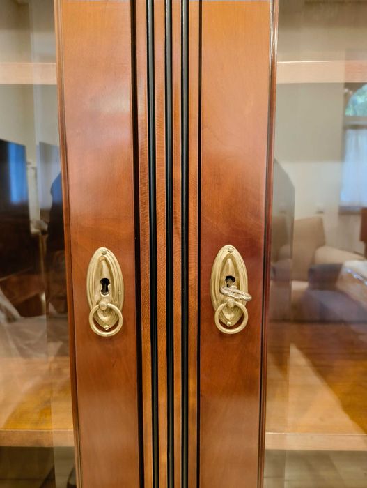 Estante vitoriana em cerejeira