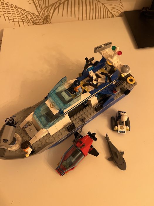 60277 LEGO City Policyjna łódź patrolowa
