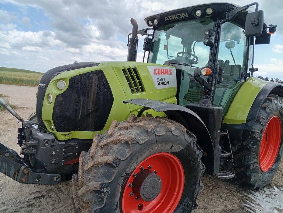 Ciągniki Claas arion 640