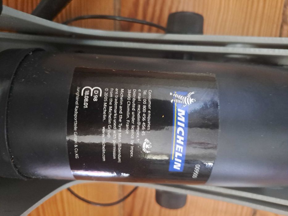 Bomba de Pé com manómetro Michelin