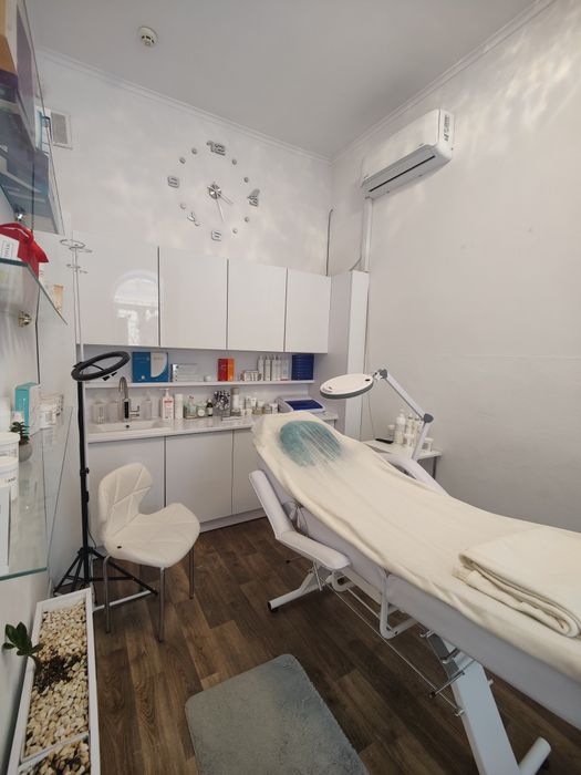 Продаж Комерція вул.Куліша Центр Фасад 3 вікна+ Двері,ц.160000 у.о