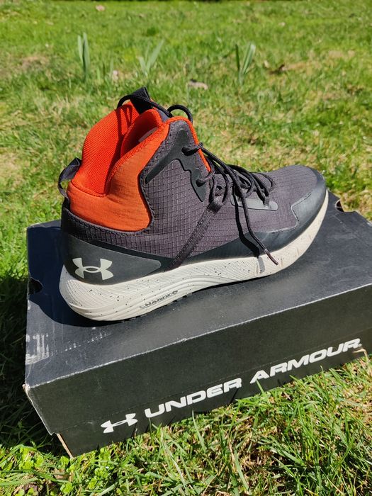 Трекінгові кросівки Under Armour