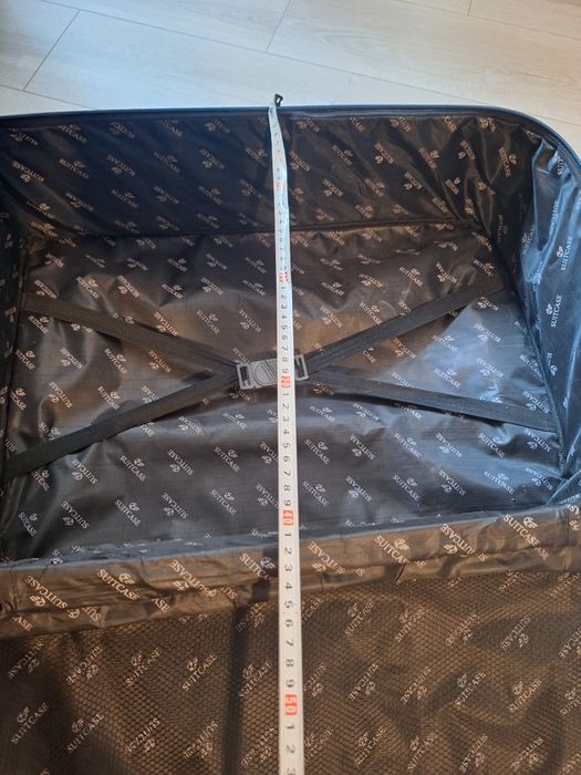 Walizka Suitcase 59 x 42 (mierzone)