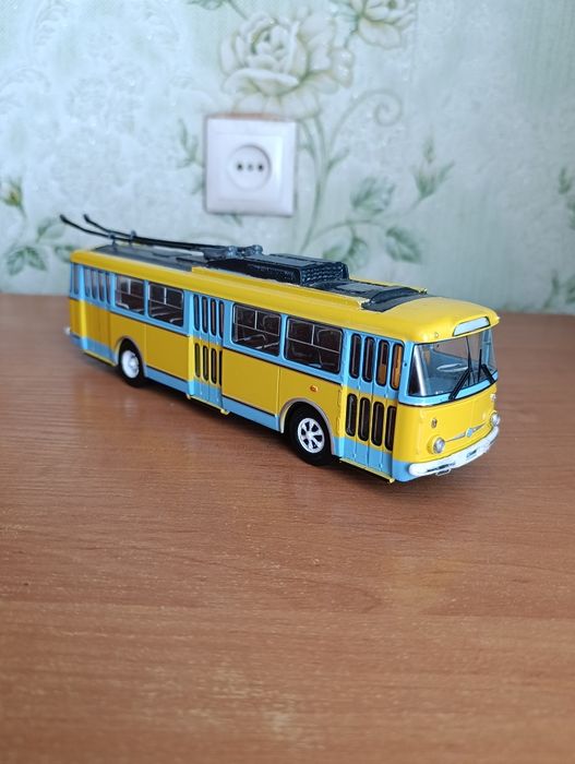 Модель Тролейбус Skoda 9Tr 1:43