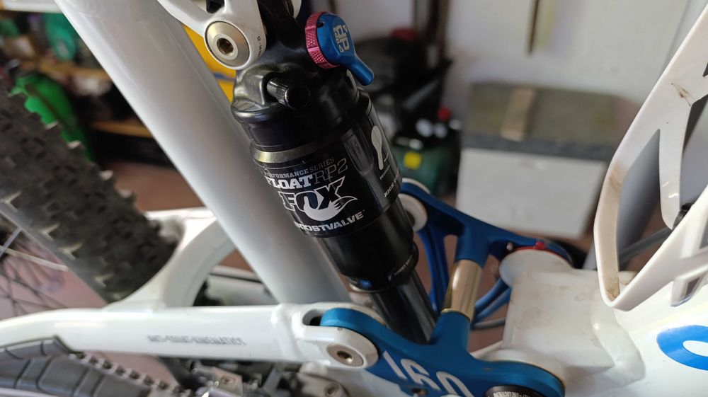 Bicicleta Enduro Canyon Strive