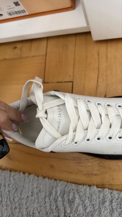 Alexander Mcqueen 23,5