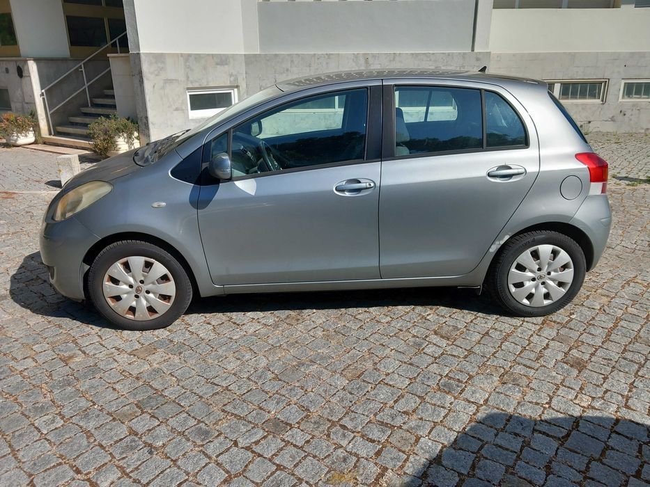 Toyota Yaris de 2009 em bom estado um dono 100.000km revisões anuais com fatura