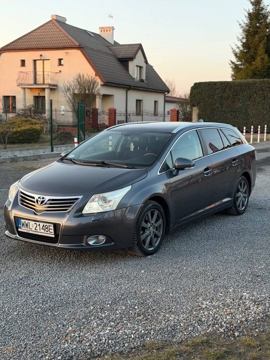 Toyota Avensis Rok 2010 Diesel 2.2 Full