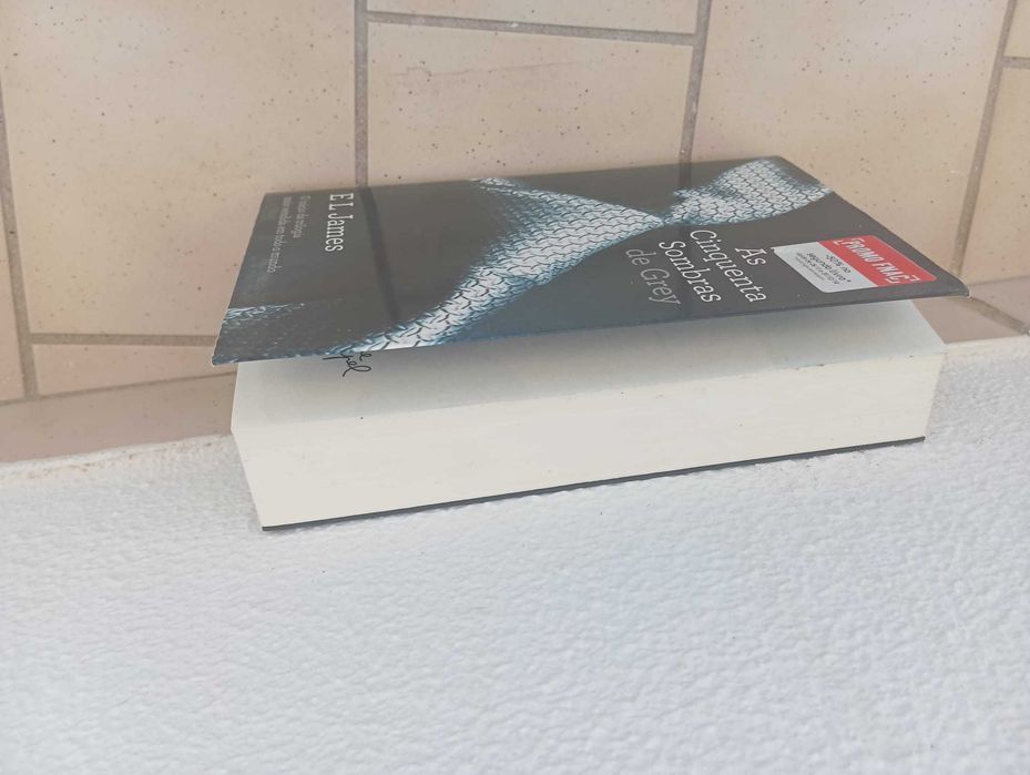 Livro As Cinquenta Sombras de Grey (Volume I) - E L James